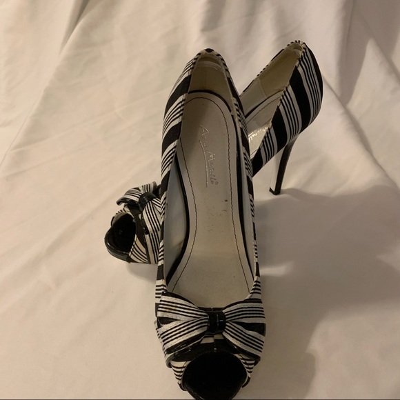 EUC Anne Michelle Striped Peep-toe ‘Flare’ Heels with Bow Detail - Picture 1 of 5